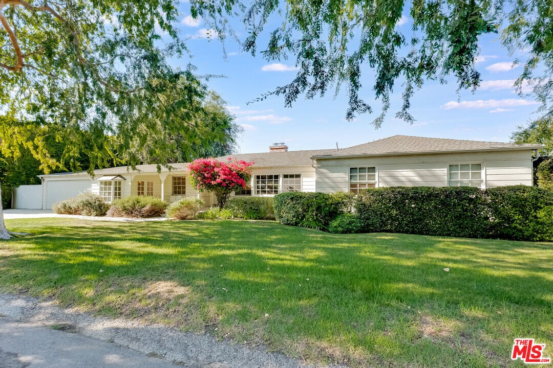 Foto principal - 11951 Landale St
