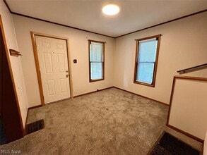 Building Photo - 391 E Voris St