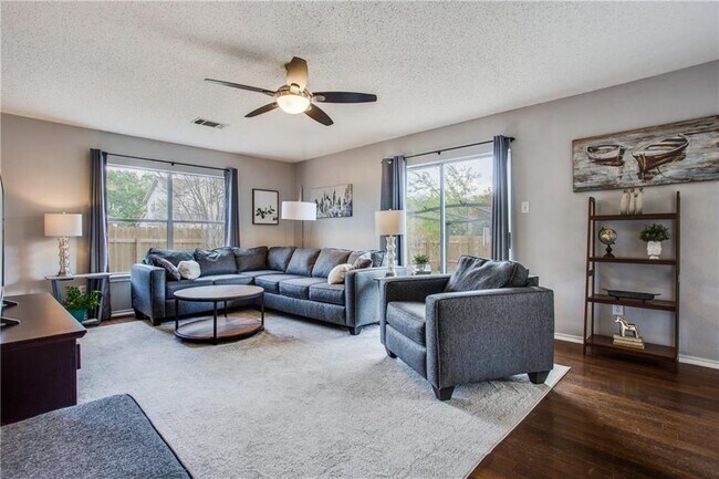 Foto del edificio - 2622 Glen Field Dr