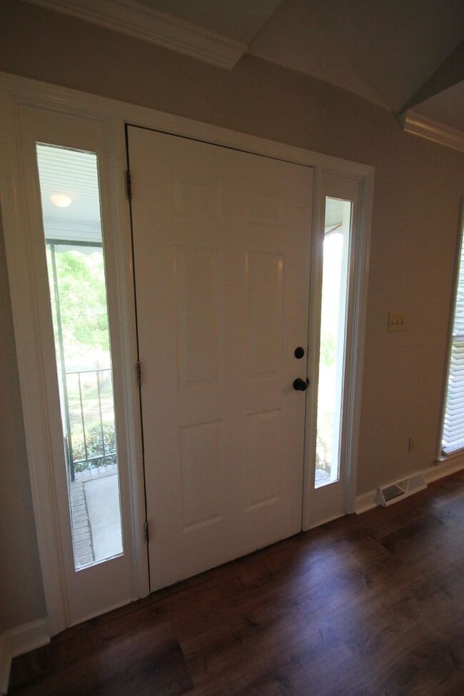 Building Photo - Exclusively Offered By Muse Realty Rentals...