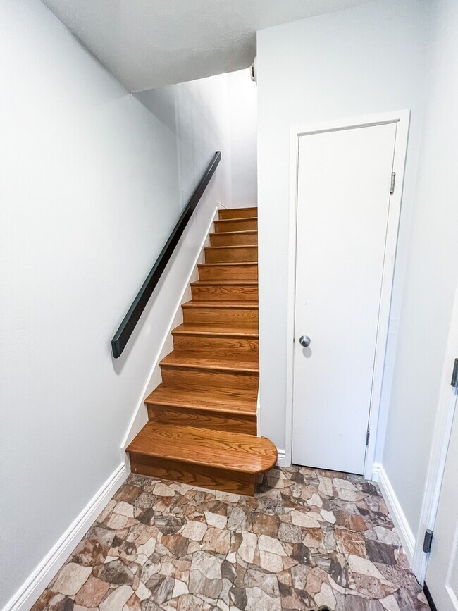 Building Photo - 355 Innisfree Dr