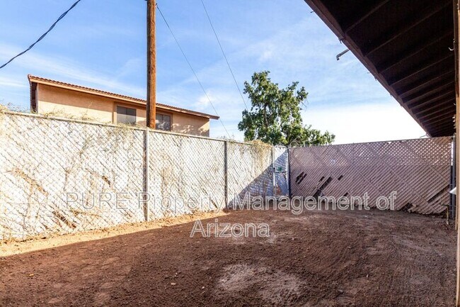 Foto del edificio - 9943 E Billings St