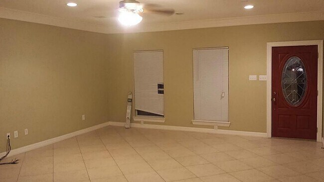Building Photo - 8615 Sweetbrush Dr