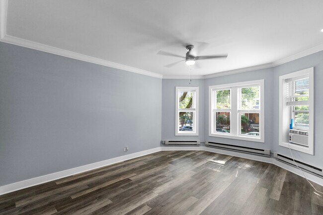 Building Photo - 3815 N Greenview Ave