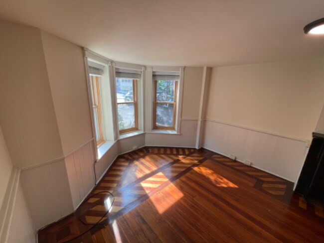 Building Photo - 33 S Lake Ave