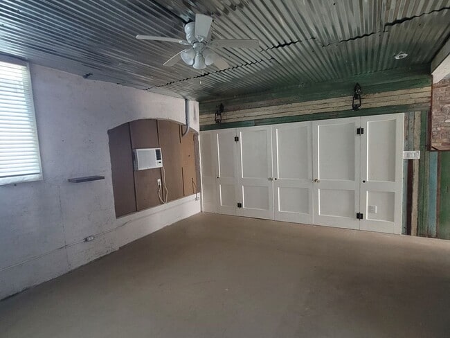 Foto del edificio - 1407 Broadway Avenue J