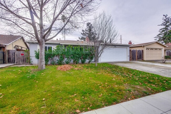 Building Photo - Wow! What a Great Home! Available NOW!