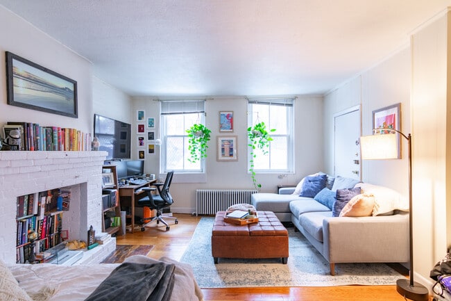 Building Photo - 213 Newbury St