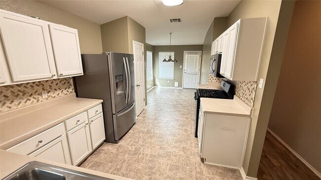 Foto del edificio - 317 McCarthur Dr