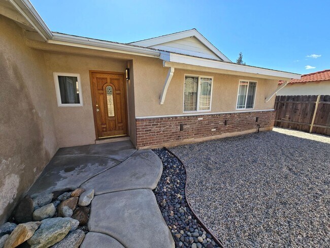 Foto del edificio - Beautiful 3 Bedroom Home with Pool