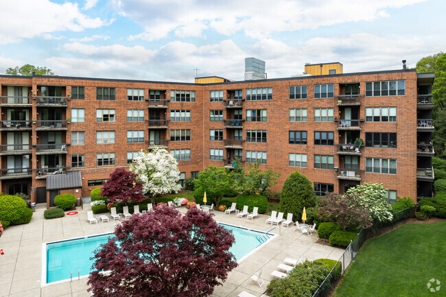 Nahanton Woods Condominiums