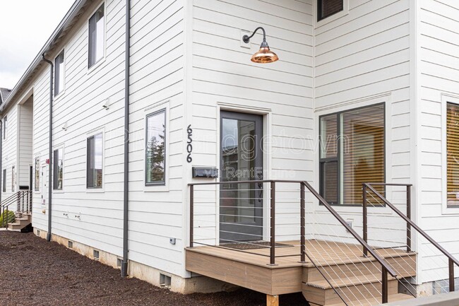 Building Photo - 6506 SE 63rd Ave