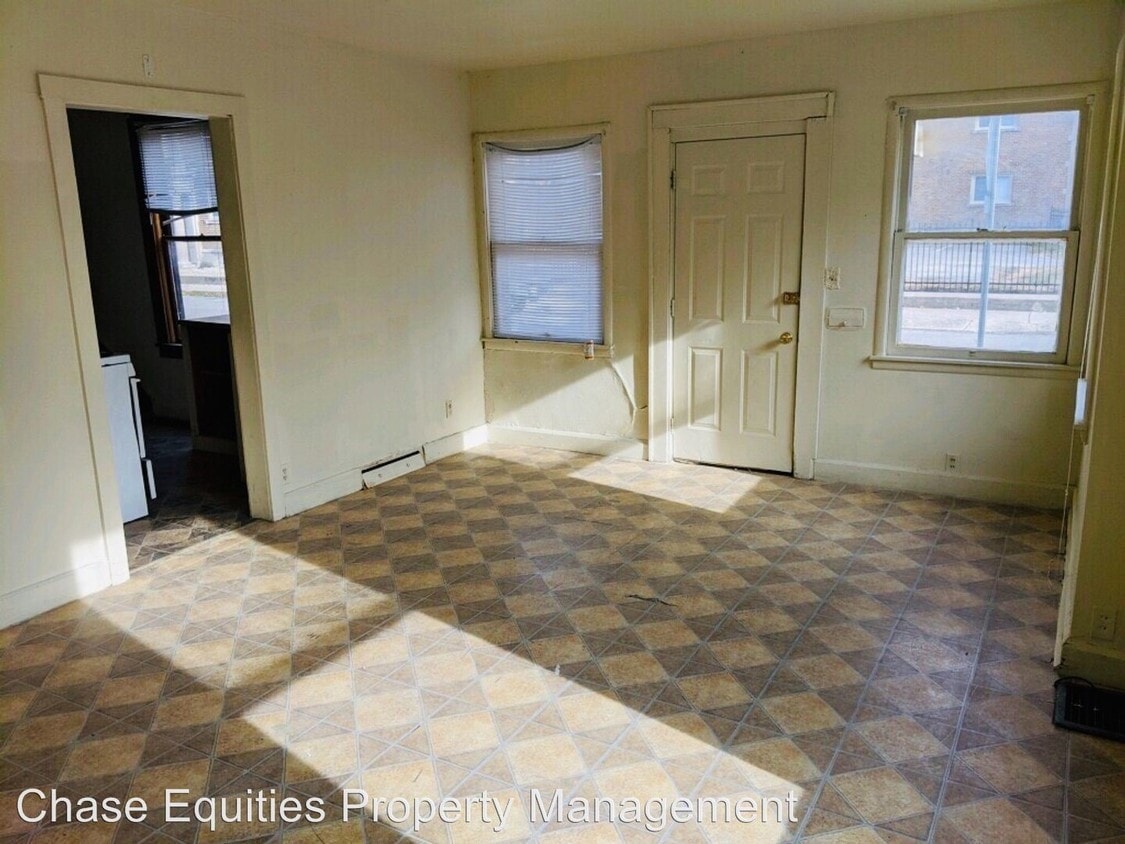Primary Photo - 600 W Adams St