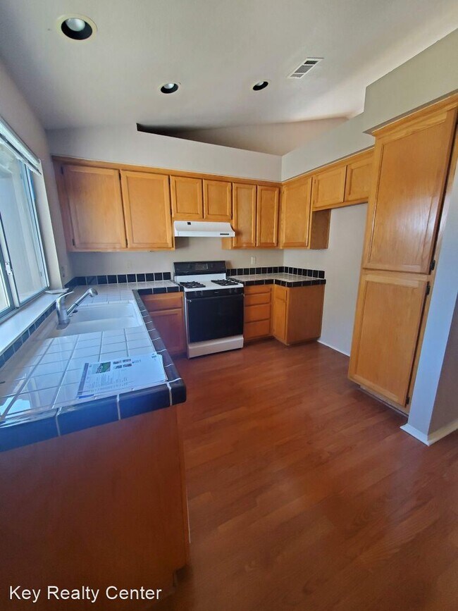 Building Photo - 3 br, 2 bath House - 6 Hallwood Court