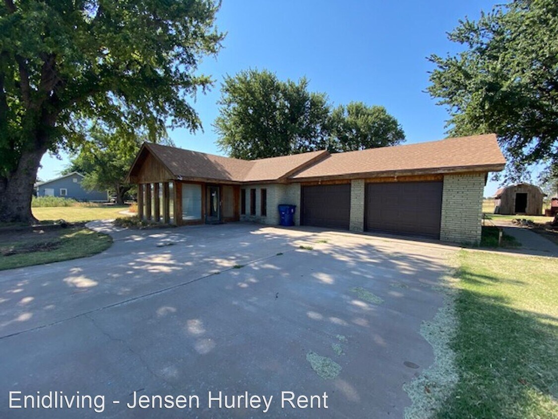 Primary Photo - 3 br, 2 bath House - 205 W Main