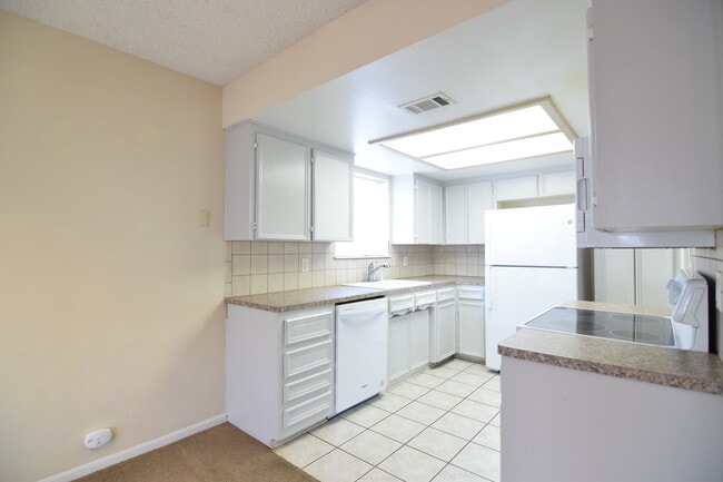 Building Photo - 1817 Sundown Dr