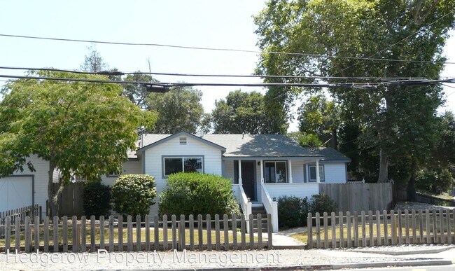 Building Photo - 3 br, 2.5 bath House - 4 Montecito Boulevard