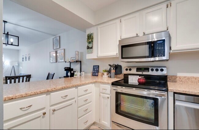 Foto del edificio - 3302 Comstock Rd