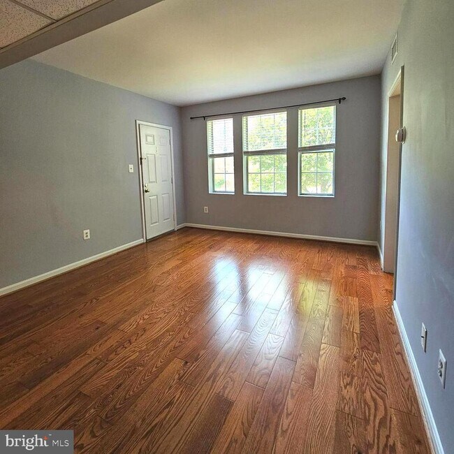 Foto del edificio - 1782 N Troy St