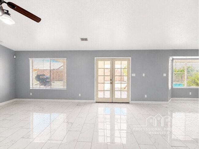 Building Photo - 4-bedroom, 3-bathroom home in Parkway Place