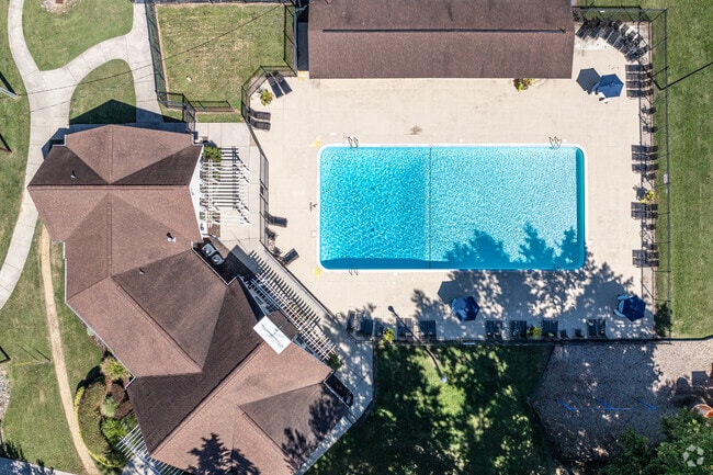 Sparkling Pool - Village at the Arbors