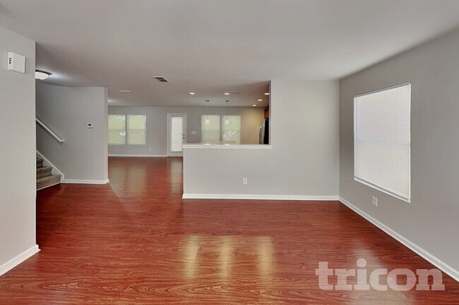 Foto del edificio - 5633 Idlewild Rd N
