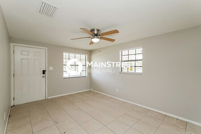 Foto del edificio - 3 Bedroom Pet-Friendly Home in Tampa, FL with Main Street Renewal