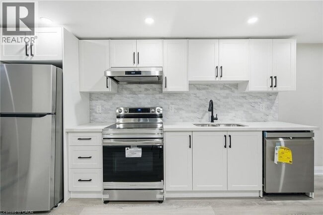 Building Photo - 489 Cannon St E