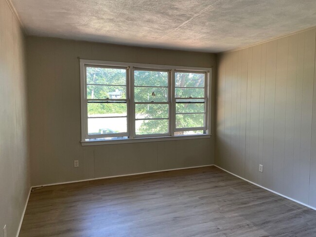 Building Photo - 1380