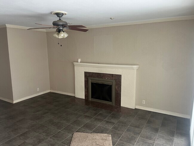 Foto del edificio - 909 E Maywood Ave