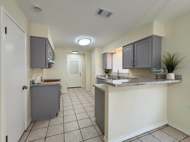 Building Photo - 304 Anthony Ln