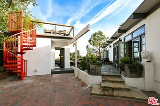 Building Photo - 7107 Pacific View Dr