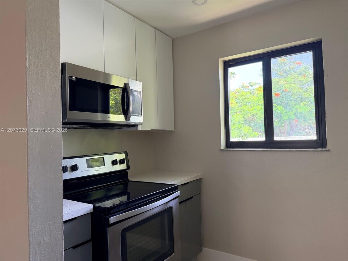 Foto del edificio - 93 NE 59th St