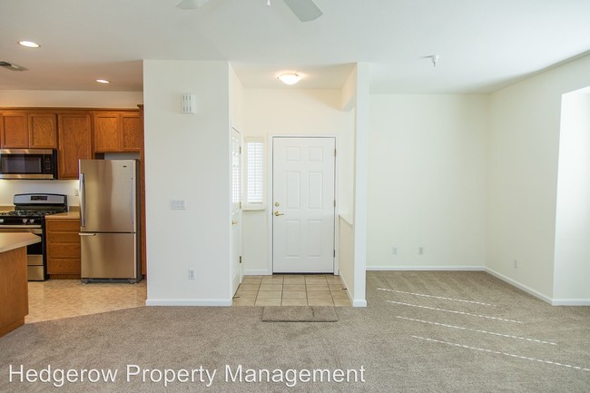 Building Photo - 1195 La Homa Dr