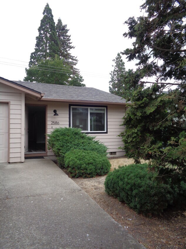 Primary Photo - 2586 Wintergreen Ave NW