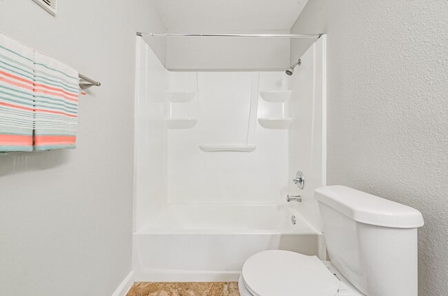 Foto del edificio - 2 Story 2 BR condo in Westchase Gated Comm...