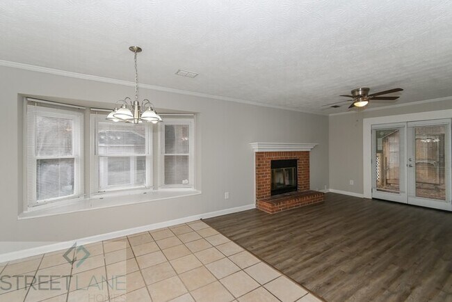 Building Photo - REDUCED!