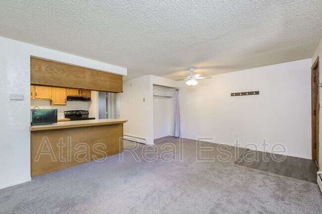 Foto del edificio - 1370 Estes St