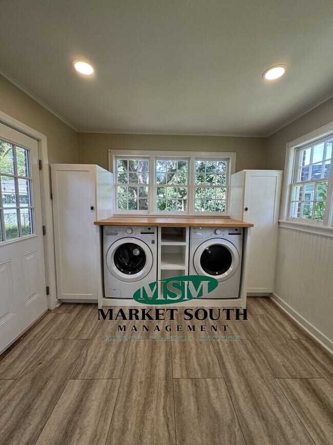 Foto del edificio - THUNDERBOLT COTTAGE!- AVAILABLE NOW!