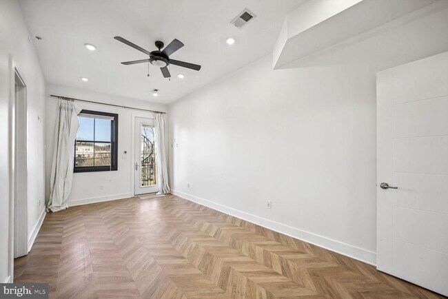 Foto del edificio - 2012 D St NE