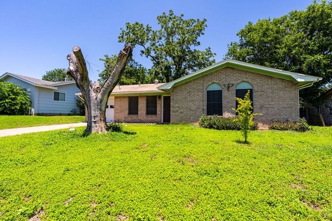 Building Photo - 310 E Grady Dr