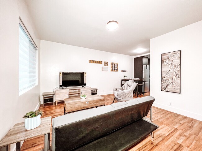 Foto del edificio - 338 E Portland St
