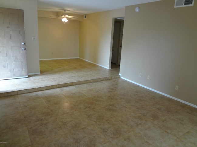 Foto del edificio - 6480 N 82nd St
