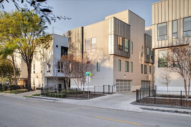 Building Photo - 4905 Camdale Ct