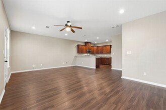 Building Photo - 112 Artesian Way