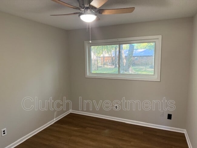 Building Photo - 2935 Briarwood Dr