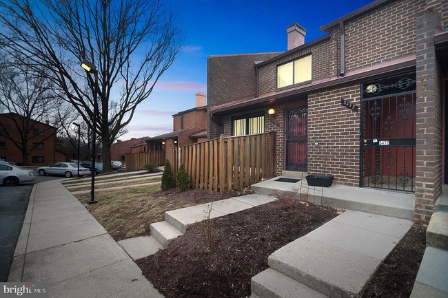 Building Photo - 3472 Summit Ct NE