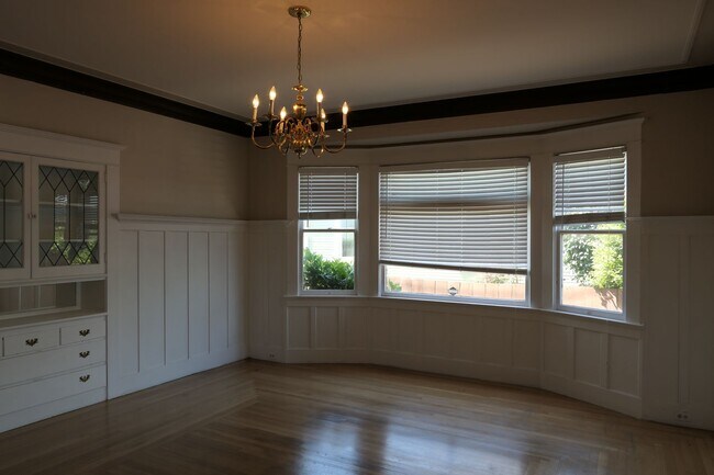 Foto del edificio - 220 Maple Ave