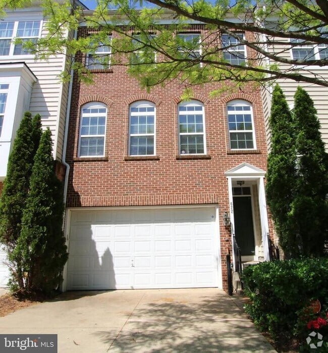 Building Photo - 622 Tailgate Terrace