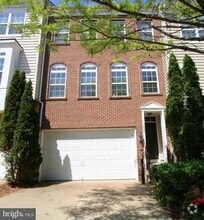 Building Photo - 622 Tailgate Terrace